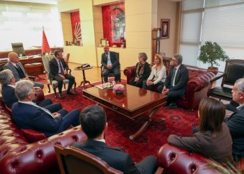 Alevi kurumlarından CHP, HEDEP ve TİP genel merkezlerine ziyaret