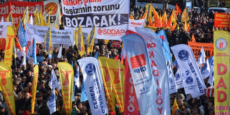 ‘Laik Eğitim, İnsanca Yaşam, Demokratik Türkiye’ için binlerce yurttaş Kadıköy’de bir araya geldi!