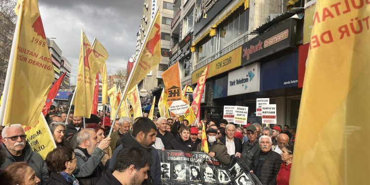 Katilleri serbest bırakan zihniyete karşı genel merkez önünde basın açıklaması yapıldı!